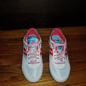 Running sneakers (men's sz 6)